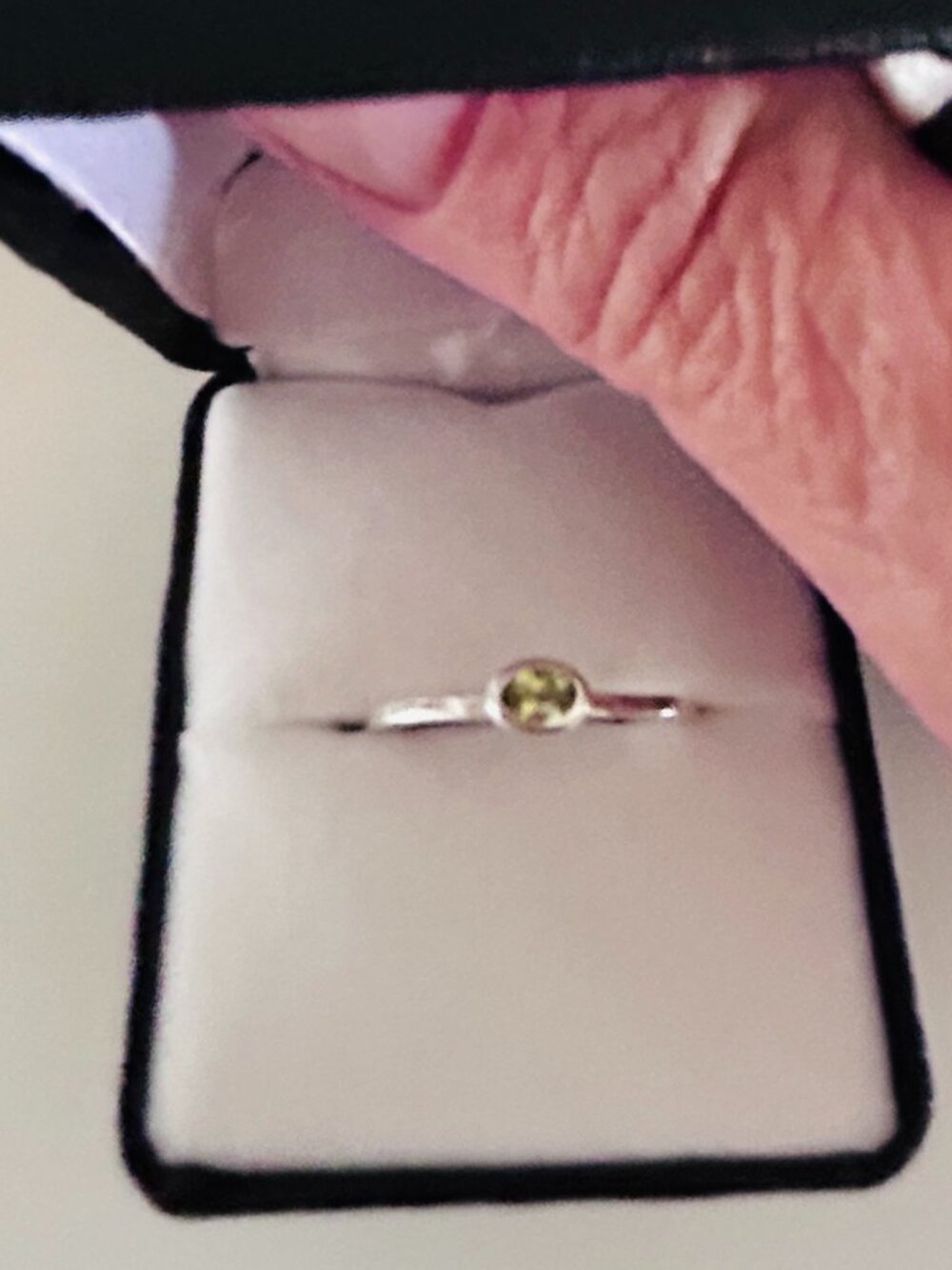 925 Sterling Silver Peridot Minimal Oval Stackable Ring Size 9